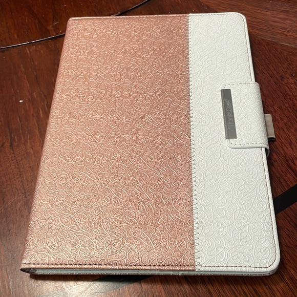 iPad case and stand - Picture 1 of 9